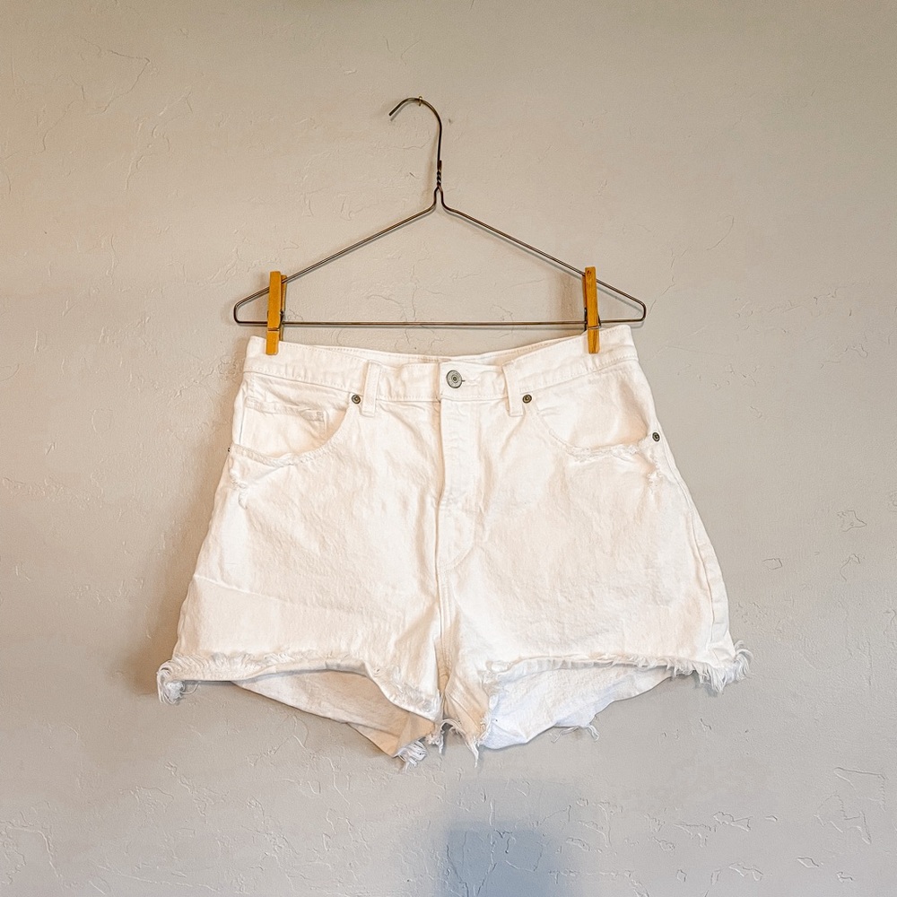 Abercrombie & Fitch High Rise 4” Curve Love Shorts in White